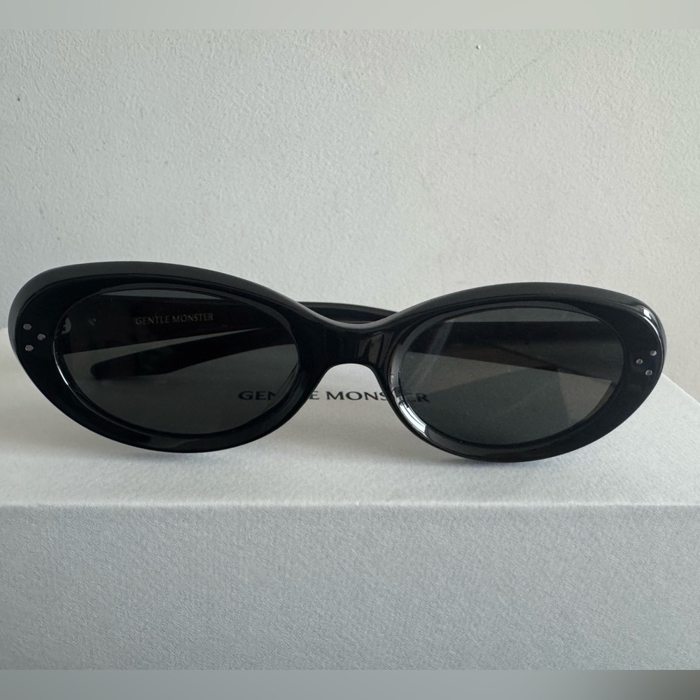 GENTLE MONSTER Black Sunglasses
